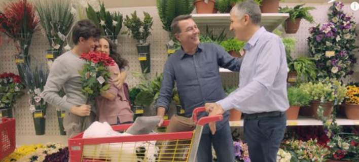 Νέες εμφανίσεις: Διαφήμιση με gay ζευγάρι στην ελληνική τηλεόραση