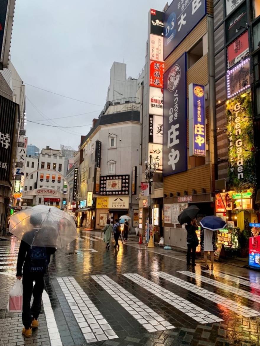 Εποχή των βροχών, Ikebukuro, Τόκιο