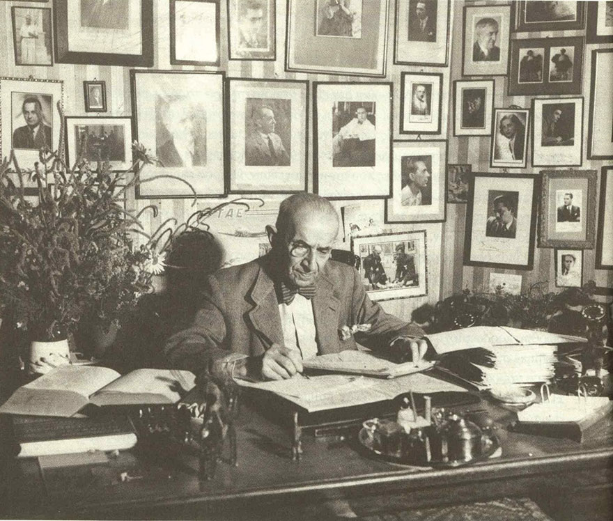Ο Μιλτιάδης Λιδωρίκης στο γραφείο του στο Εθνικό Θέατρο 