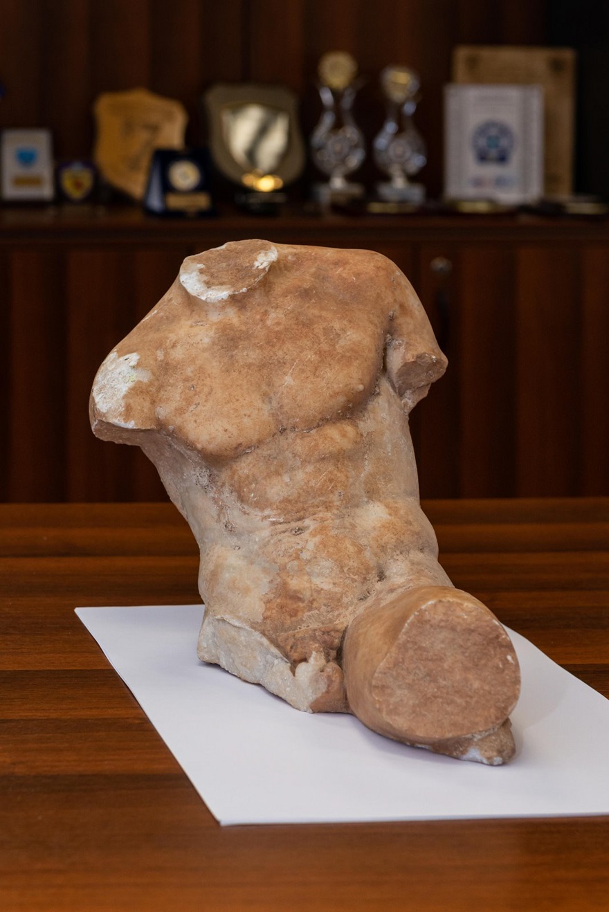 Αρχαίο άγαλμα του 5ου π. Χ. αιώνα