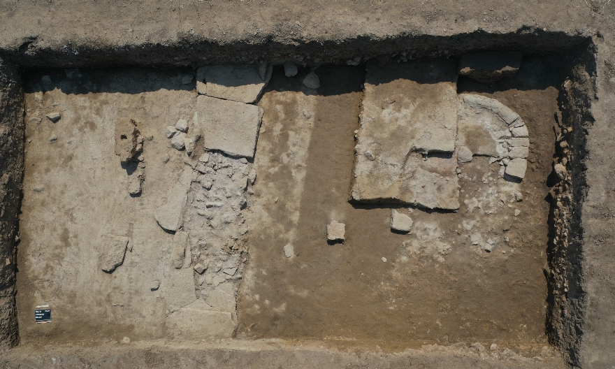 Αμάρυνθος: ημικυκλική εσχάρα στο ναό Αμαρυσίας Αρτέμιδος
