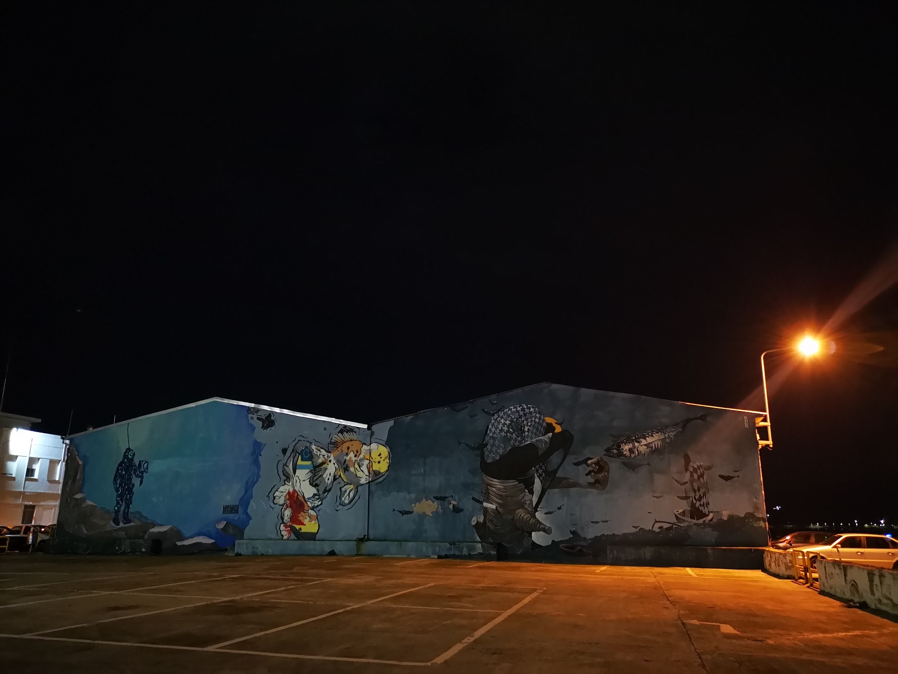 Graffiti σε αποθήκες στο λιμάνι του Βόλου 