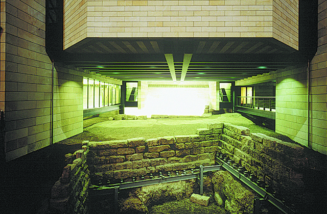 Eθνική Tράπεζα στην πλατεία Kοτζιά