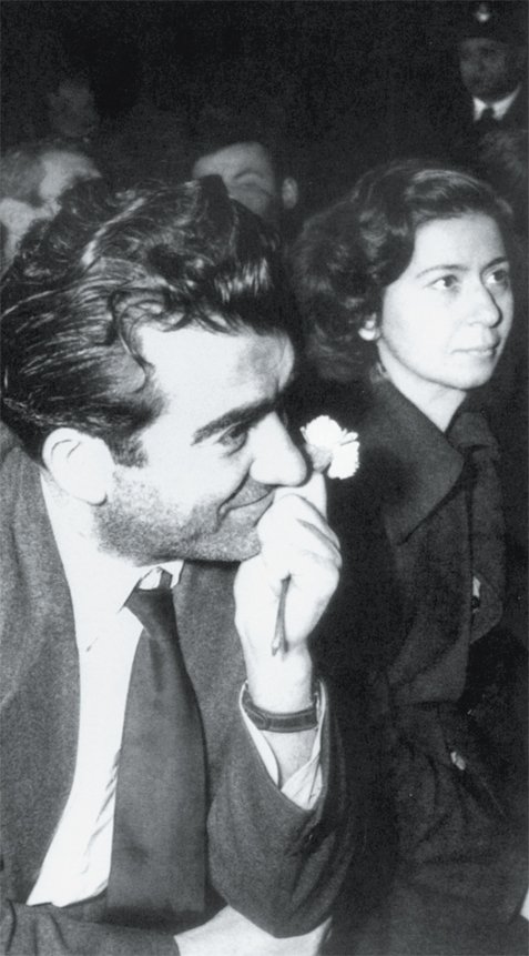 Η A.V. συναντάει τον Νίκο Μπελογιάννη Η A.V. συναντάει τον Νίκο Μπελογιάννη