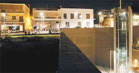 Xρηματιστήριο πλατειών (με μια μπίρα στην πλατεία)