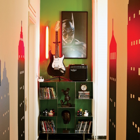 Στο σπίτι ενός λάτρη των Σούπερ Ηρώων Στο σπίτι ενός λάτρη των Σούπερ Ηρώων