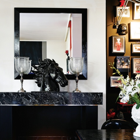 Το τζάκι Στο σπίτι ενός λάτρη των Σούπερ Ηρώων