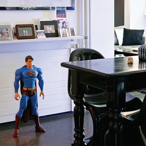 Ο αγαπημένος παιδικός ήρωας - είδωλο του Ηλία Γαβριήλ, ο Σούπερμαν Στο σπίτι ενός λάτρη των Σούπερ Ηρώων