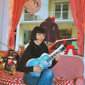 Μαρία Καββαδία • To κερασάκι στην τούρτα Η βιτρίνα της πόλης