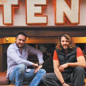 Παύλος Γιαβής & Νεκτάριος Νικολόπουλος • Perfect Ten Η βιτρίνα της πόλης