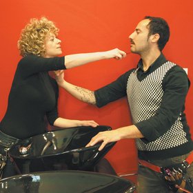 Notis Ηaute Coiffure Η βιτρίνα της πόλης