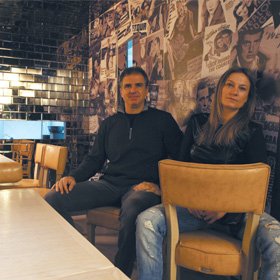 ∆ηµήτρης Χριστοφορίδης, Ειρήνη Άντερσεν • Nice n Easy Η βιτρίνα της πόλης