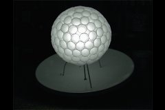 Φωτιστικό δαπέδου από πλαστικά ποτήρια και δορυφορικό πιάτο image