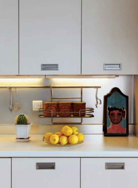 Η κουζίνα, με το ...φαγιούμ σε πρώτο πλάνο. image