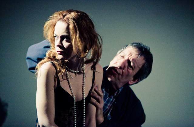 Λένα Παπαληγούρα, Ο Ξένος