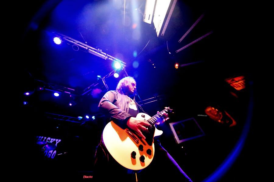 © www.salsphotos.net © www.salsphotos.net