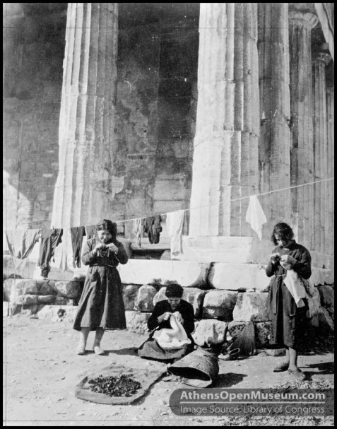 women refugees at thisseion 1922