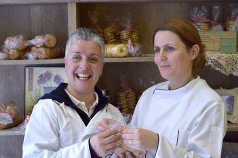 Pavlova, Bon Ami, Mpona Lazri, Vicky Grammatikopoulou