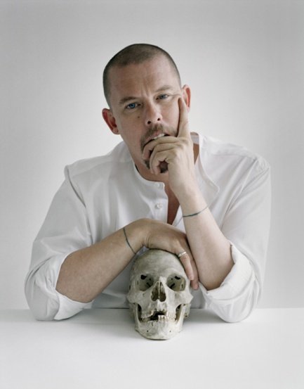 10 διάσημες ατάκες του αξέχαστου Alexander McQueen 10 διάσημες ατάκες του αξέχαστου Alexander McQueen