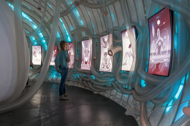 Μια κάψουλα στην Ελευσίνα σε λιγουρεύεται, Αισχύλεια, Feed Me