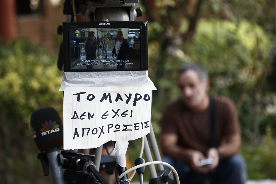 Σιωπηλή διαμαρτυρία των εργαζομένων σε Star και Alpha 