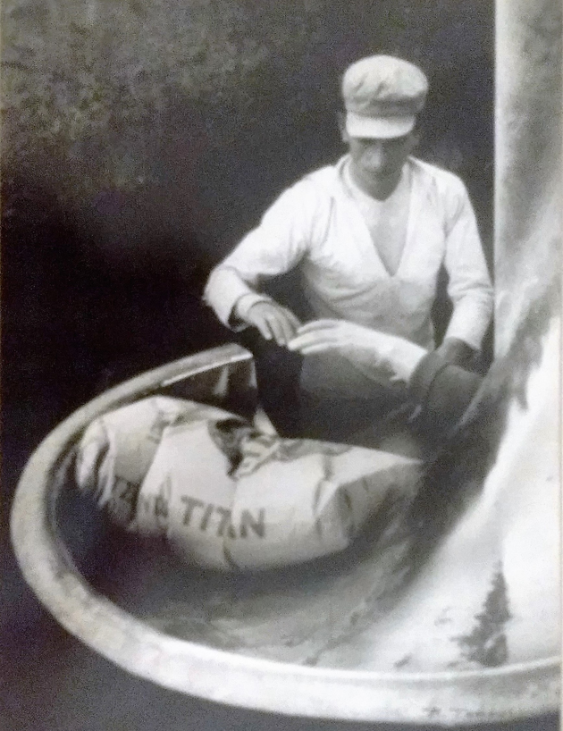 Σπάνιες φωτογραφίες από τα εργοστάσια και τους ανθρώπους της βιομηχανικής πόλης εκτίθενται στα Αισχύλεια Ελευσίνα, βιομηχανία, Παλαιό Ελαιουργείο Ελευσίνας, έκθεση, φωτογραφίες, Αισχύλεια