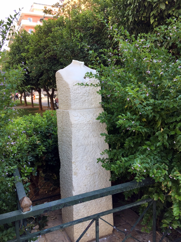 Λέλα Καραγιάννη στα Εξάρχεια 