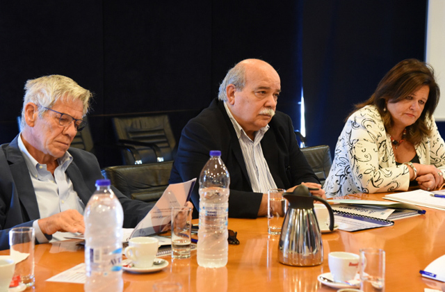 Επίσκεψη Αντιπροσωπείας της Βουλής, με επικεφαλής τον Νίκο Βούτση, στα Διυλιστήρια Ασπροπύργου και Ελευσίνας των ΕΛΠΕ Επίσκεψη Αντιπροσωπείας της Βουλής, με επικεφαλής τον Νίκο Βούτση, στα Διυλιστήρια Ασπροπύργου και Ελευσίνας των ΕΛΠΕ