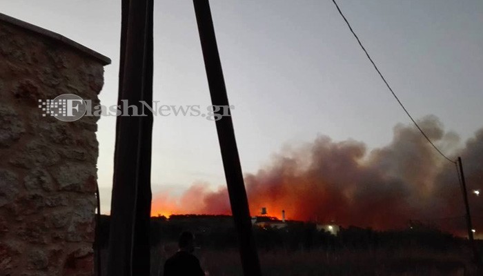Μεγάλη φωτιά στη Φαλάσαρνα Χανίων