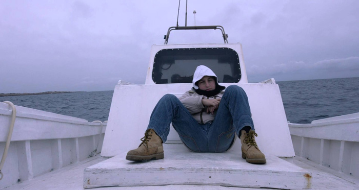 ΦΩΤΙΑ ΣΤΗ ΘΑΛΑΣΣΑ ΦΩΤΙΑ ΣΤΗ ΘΑΛΑΣΣΑ