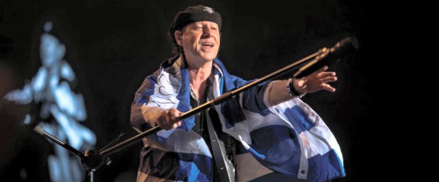 Ο Klaus Meine των Scorpions στο Ejekt 2016 τιμά την Ελλάδα, που τον τιμά κι εκείνη διοργανώνοντας συχνά πυκνά συναυλίες των Σκορπιών. Ο Klaus Meine των Scorpions στο Ejekt 2016 τιμά την Ελλάδα, που τον τιμά κι εκείνη διοργανώνοντας συχνά πυκνά συναυλίες των Σκορπιών.