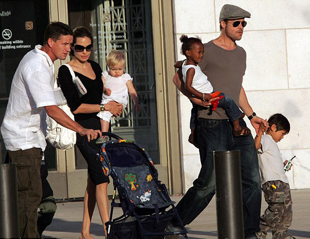 Σωματοφύλακας Τζολί-Πιτ Σωματοφύλακας Τζολί-Πιτ