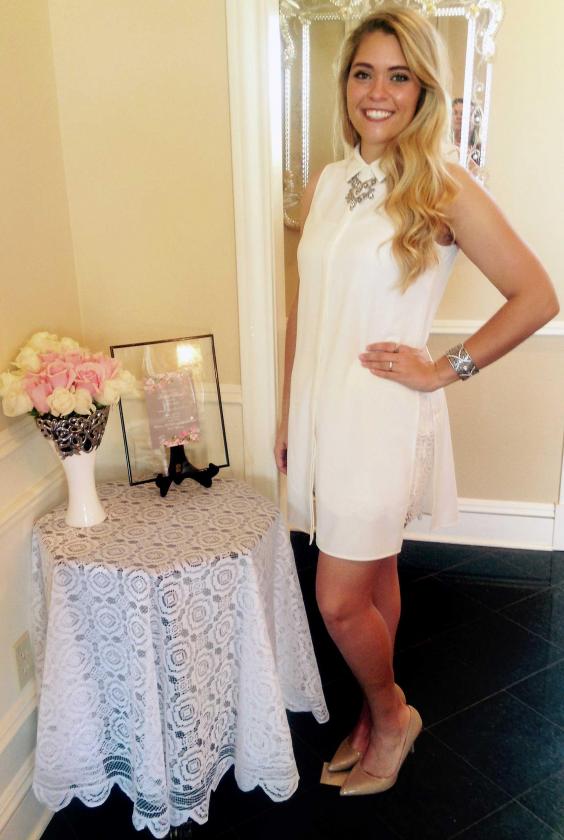 Είδε τις φωτογραφίες του αρραβώνα της, ξέσπασε σε κλάματα κι έχασε 50 κιλά Είδε τις φωτογραφίες του αρραβώνα της, ξέσπασε σε κλάματα κι έχασε 50 κιλά