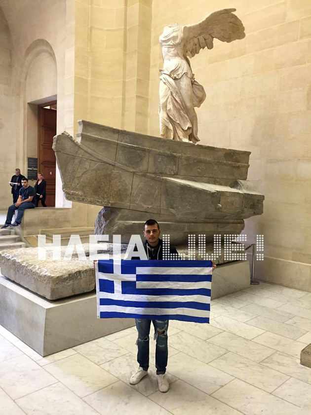 Φοιτητές σήκωσαν την ελληνική σημαία στο Λούβρο και στο Βρετανικό Μουσείο Φοιτητές σήκωσαν την ελληνική σημαία στο Λούβρο και στο Βρετανικό Μουσείο