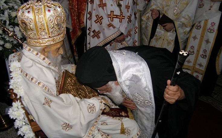 Λιτανεία νεκρού παλαιοημερολογίτη μητροπολίτη 