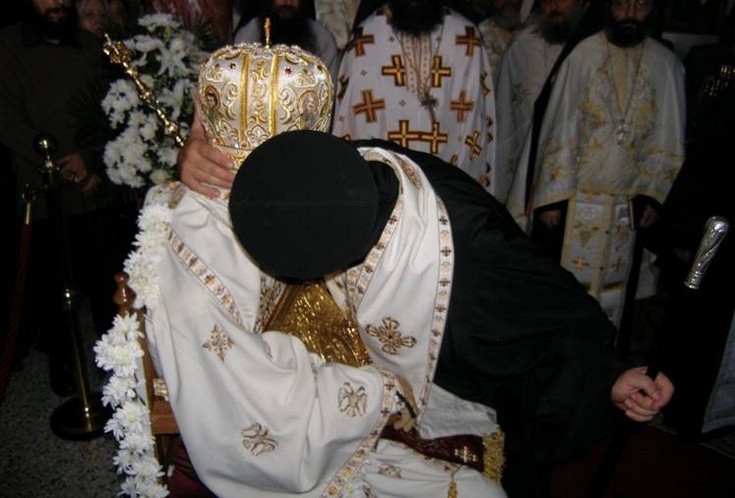 Λιτανεία νεκρού παλαιοημερολογίτη μητροπολίτη 