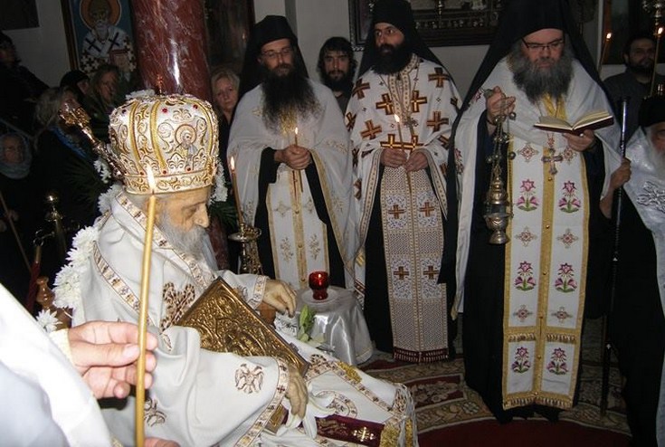 Λιτανεία νεκρού παλαιοημερολογίτη μητροπολίτη 