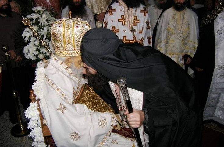 Λιτανεία νεκρού παλαιοημερολογίτη μητροπολίτη 