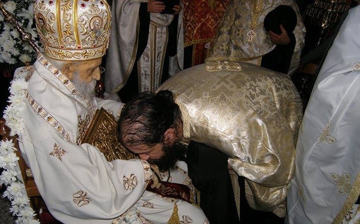 Λιτανεία νεκρού παλαιοημερολογίτη μητροπολίτη 