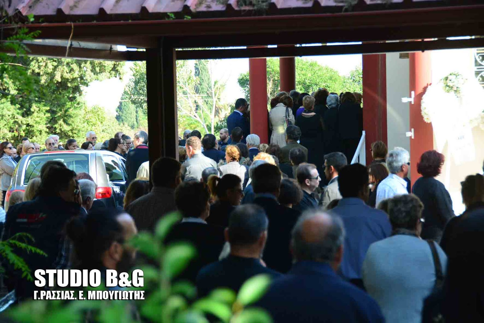 Σπαραγμός στην κηδεία του Κωνσταντίνου Τσίμπου