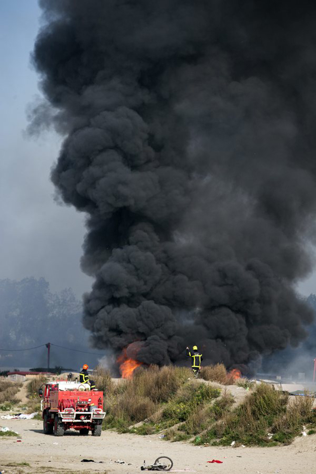 Φλέγεται η «Ζούγκλα» του Καλαί 