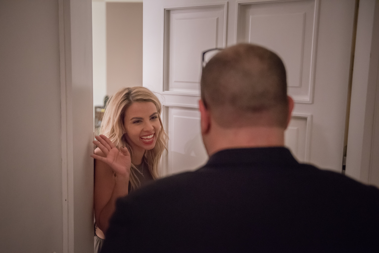  Με ένα αποχαιρετιστήριο φιλί στο μάγουλο και έξω από την πόρτα. Έχετε άπλετο χρόνο να βγείτε και να ξαναβγείτε. 