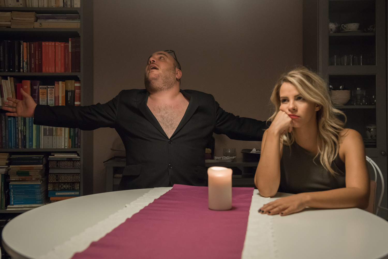 Νομίζω ότι τέτοιο έγκυρο ρεπορτάζ και ενδελεχή έρευνα δεν παίζει να έχει ξαναγίνει στο θέμα "πρώτο ραντεβού". Δεχόμαστε συγχαρητήρια. Και βρισίδια. Και γενικά ό,τι θες στα σχόλια από κάτω.