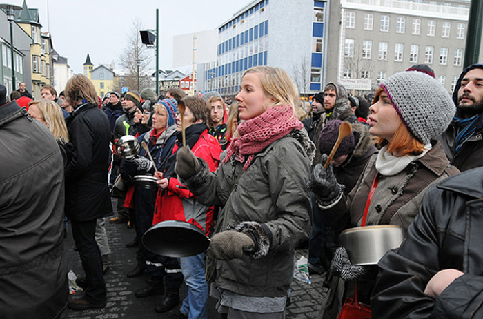 Η επανάσταση με τις κατσαρόλες το 2008