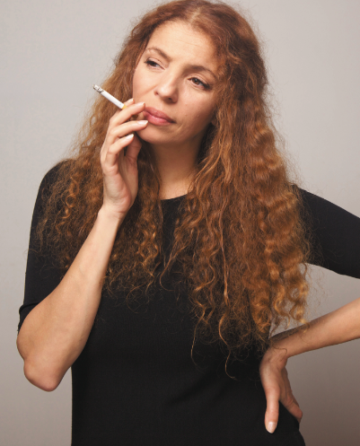 «Στην ηλικία μου ακόμα κρύβομαι για να καπνίσω» της Ραϊανά «Στην ηλικία μου ακόμα κρύβομαι για να καπνίσω» της Ραϊανά