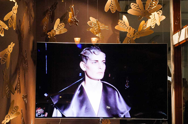 Τα 40 χρόνια του Atelier Loukia από τις εντυπωσιακές οθόνες των Samsung SUHD τηλεοράσεων