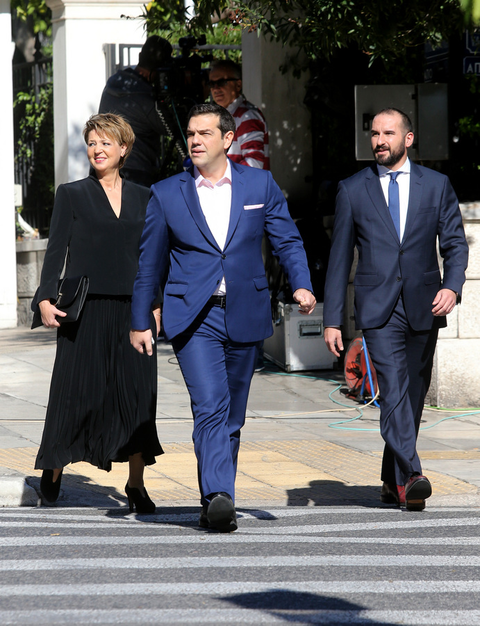 Ο Τσίπρας φθάνει στο Μαξίμου με Γεροβασίλη και Τζανακόπουλο Ο Τσίπρας φθάνει στο Μαξίμου με Γεροβασίλη και Τζανακόπουλο
