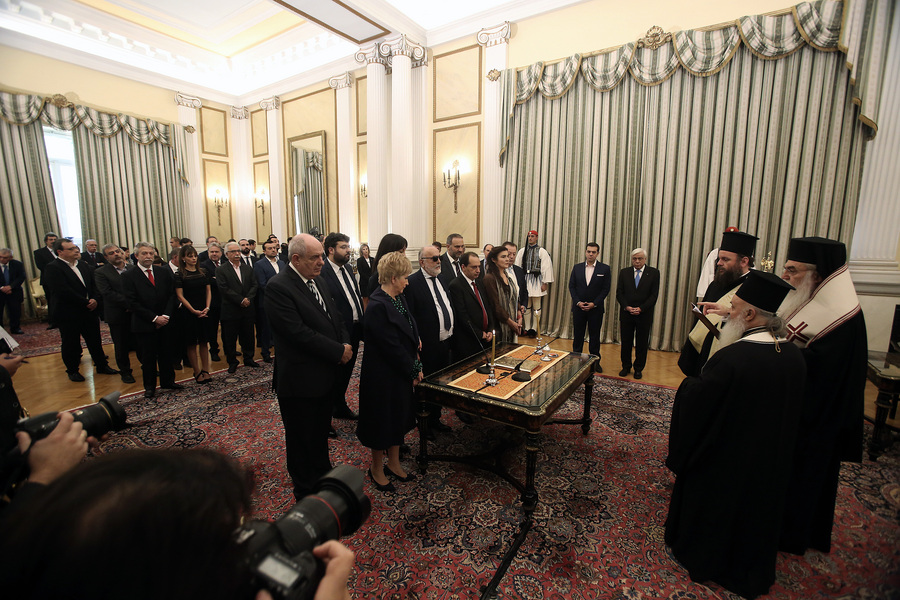 Ορκίστηκαν οι νέοι υπουργοί της κυβέρνησης Ορκίστηκαν οι νέοι υπουργοί της κυβέρνησης