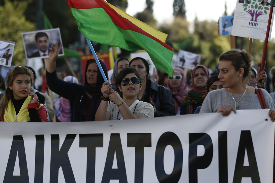  Πορεία - διαμαρτυρία Κούρδων κατά του Ερντογάν στο Σύνταγμα 