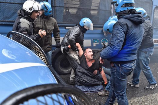 Σοβαρά επεισόδια σε διαδήλωση κατά του Ρέντσι στη Φλωρεντία